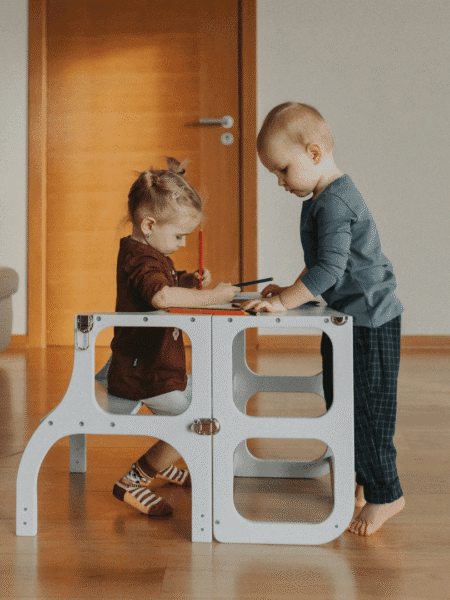 STEP’n’SIT® transformuojamas virtuvės bokštelis-staliukas – Baltas