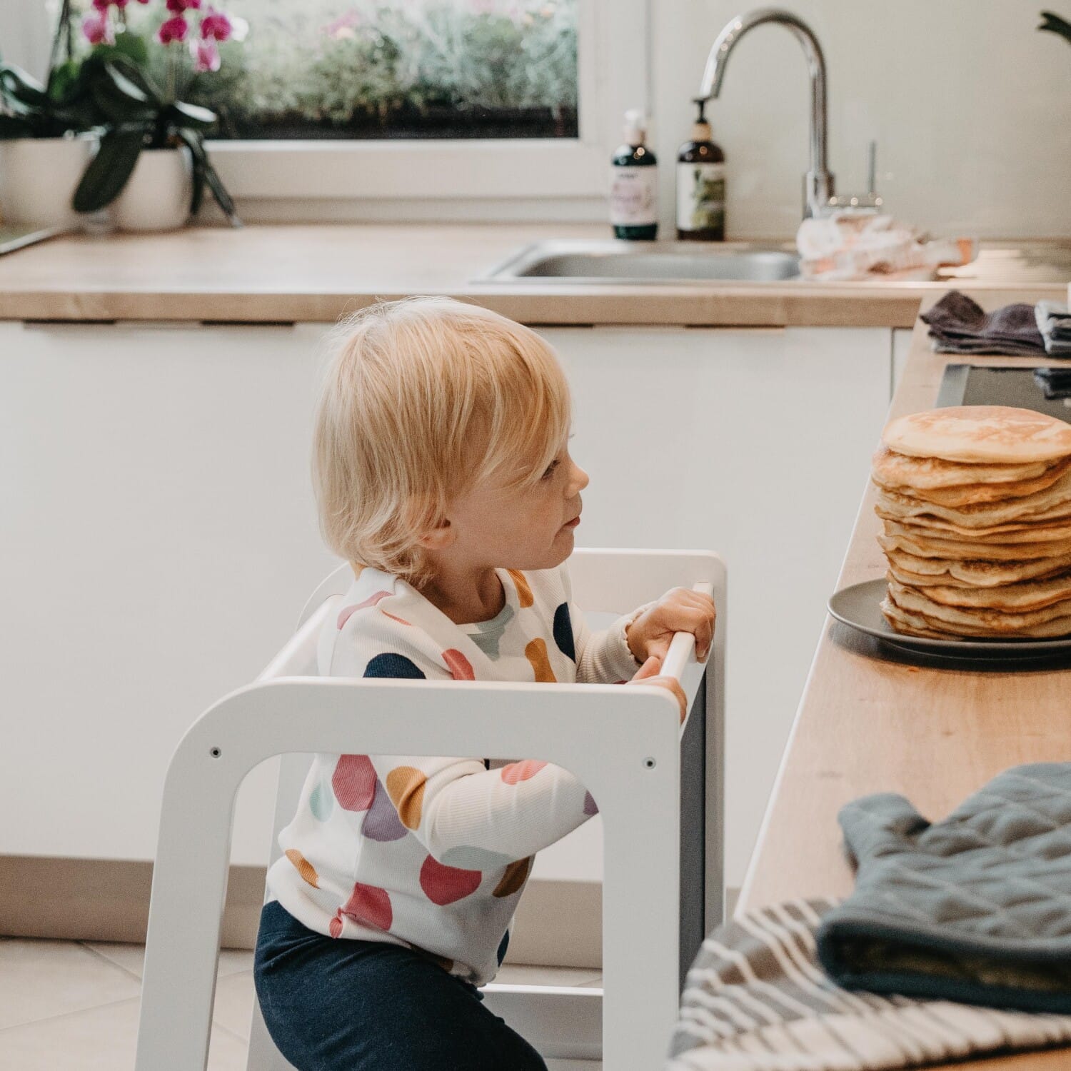 Montessori virtuvės bokštelis su piešimo lenta - Image 5